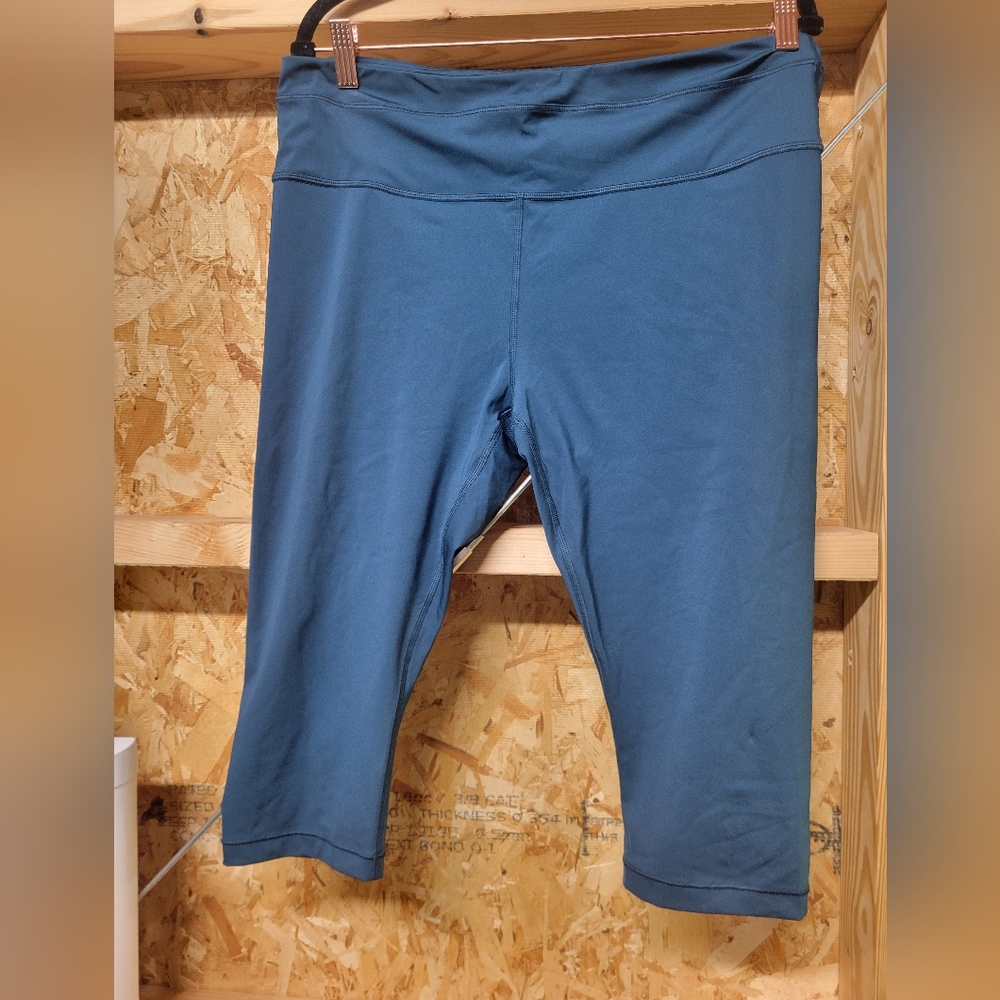Athleta Blue/Green Accelerate‎ Crop Leggings Womens Size XL